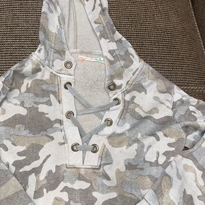 Vintage Havana girls camouflage cropped sweatshirt size medium 10 to 12